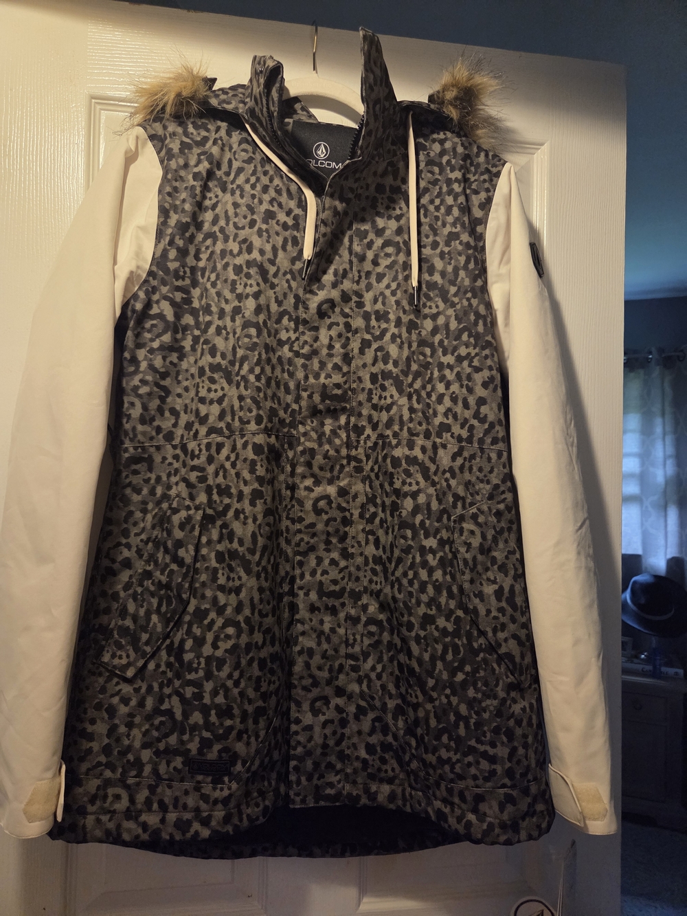 Volcom Gray Leopard-Print Ski Jacket with Cream Sleeves